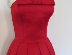 Vestido largo raso rojo con lazo