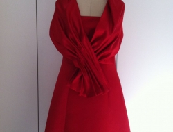 Vestido largo raso rojo envasé