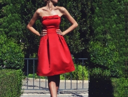 Vestido corto raso rojo