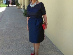 Vestido de mikado azul marino con cuerpo de gasa