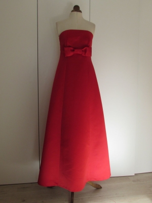 Vestido largo raso rojo envasé